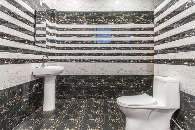 Bathroom 4, The Bryll Homes, Solan