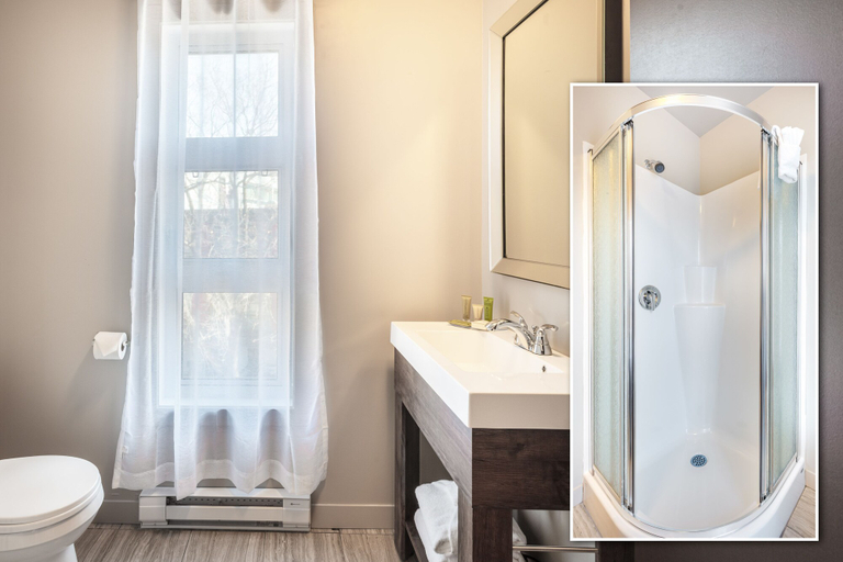 Bathroom 4, Hotel Universel, Communauté-Urbaine-de-Québec