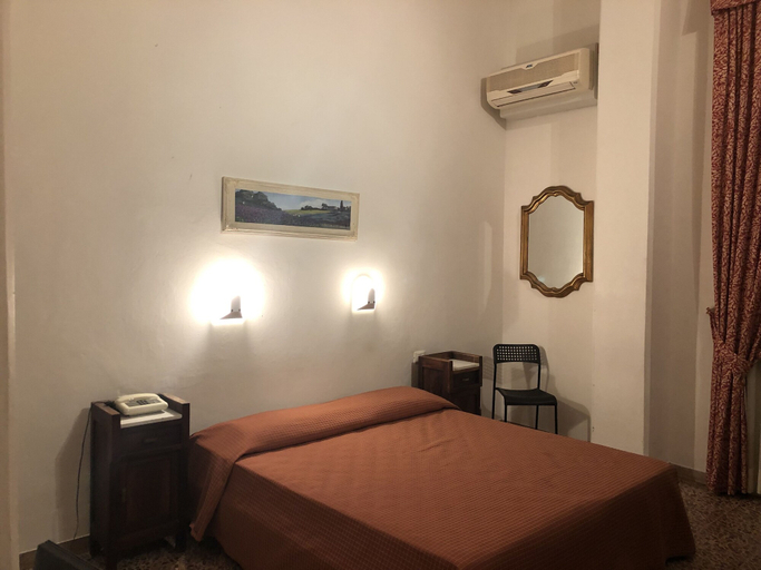 Bedroom 4, Hotel Lukas, Lucca