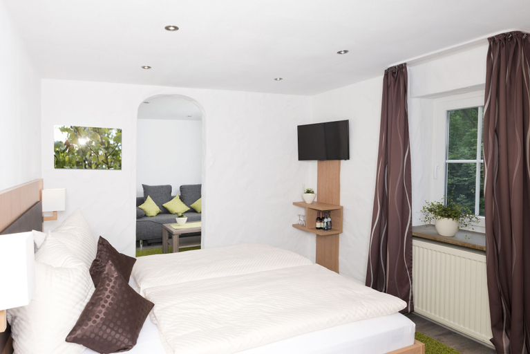 Bedroom 2, Hotel Garni BURG WALDENSTEIN, Rems-Murr-Kreis