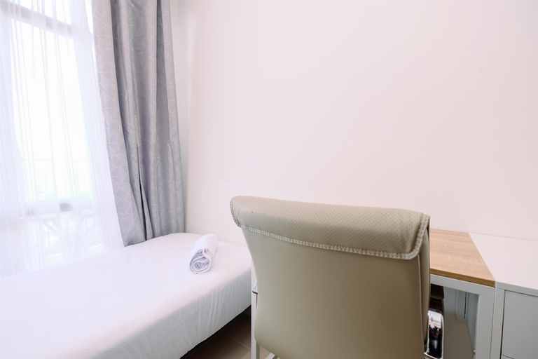 Bedroom 2, Modern Look and Comfy 2BR at Vasaka Solterra Apartment By Travelio, South Jakarta