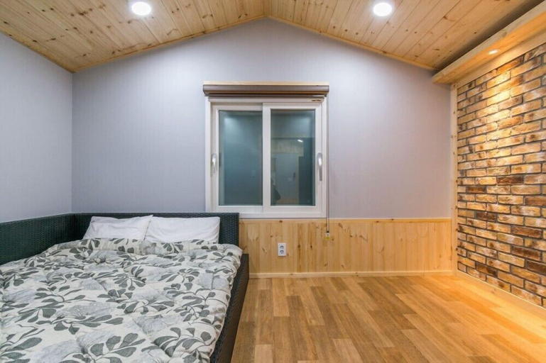 Bedroom 4, Four Seasons leisure town - Glamping, Pocheon