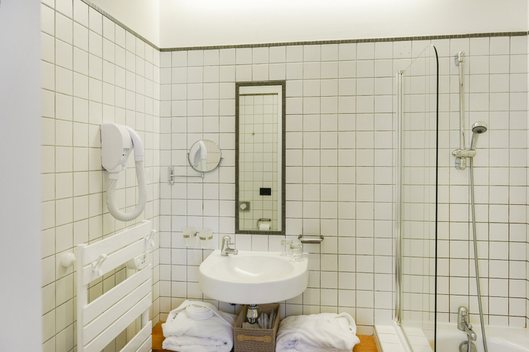 Bathroom 3, Domaine De Barres, Lozère