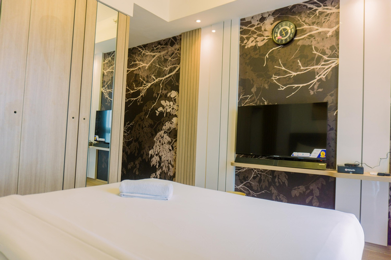 Bedroom 3, Comfort and Modern Look 3BR Sky House BSD Apartment By Travelio, South Tangerang
