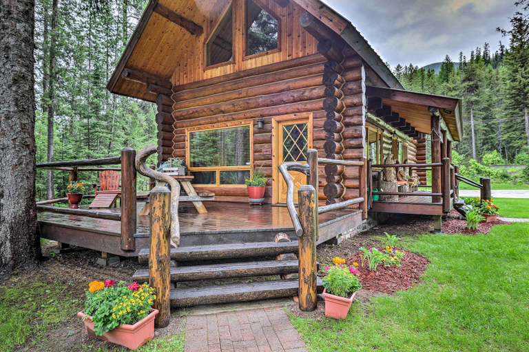 Exterior & Views 1, Cozy Glacier Park Log Cabin - 'best in the West!', Flathead