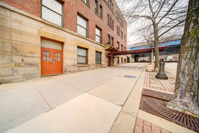 Exterior & Views, Waterfront Cleveland Apt ~ 1 Mi to Downtown, Cuyahoga