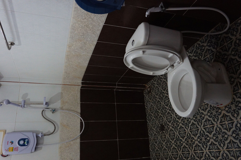 Bathroom 3, Khamsaner Hotel, Vientiane