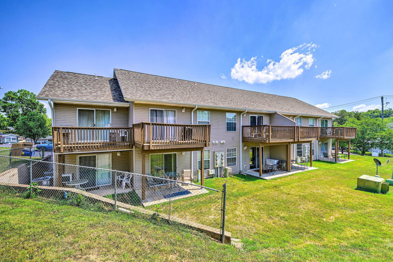 Exterior & Views 2, Cozy & Convenient Branson Condo w/ Balcony!, Taney