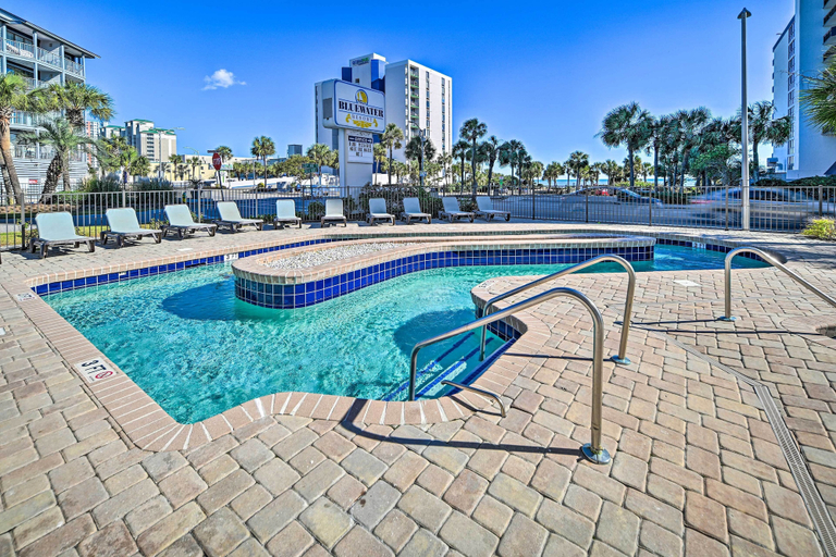 Sport & Beauty 5, Inviting Condo: 1 Block to Myrtle Beach!, Horry