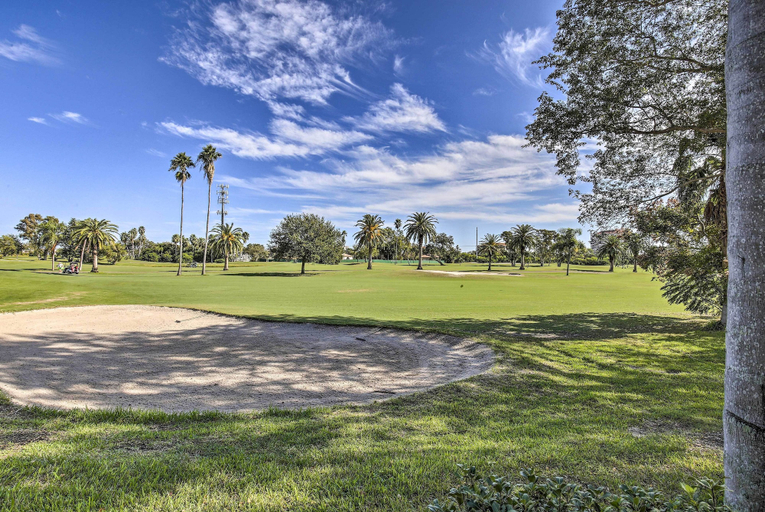 Others 5, St Pete Condo w/ Heated Pool - 3 Miles to Beach!, Pinellas