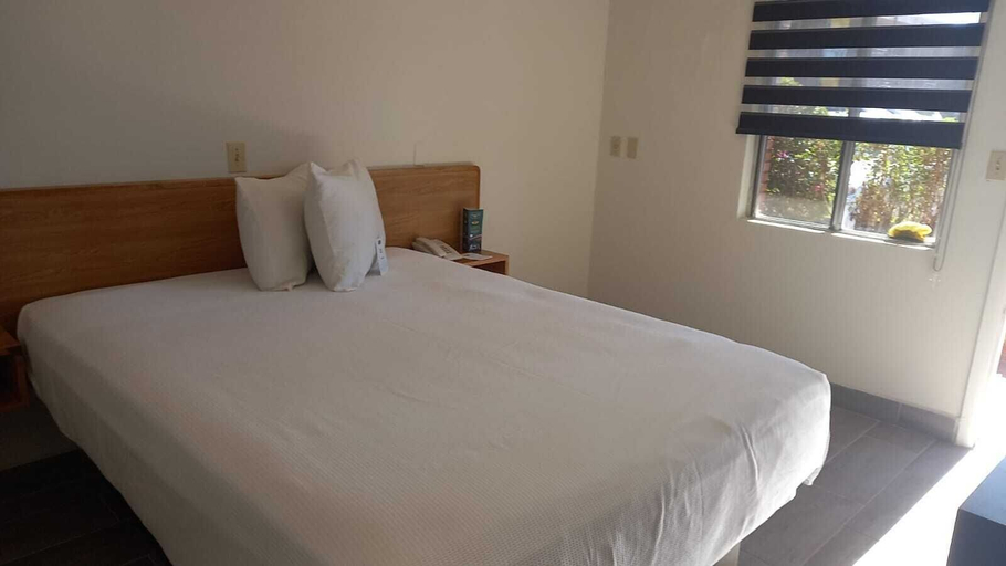 Bedroom 2, Hotel Siesta Real, Mexicali