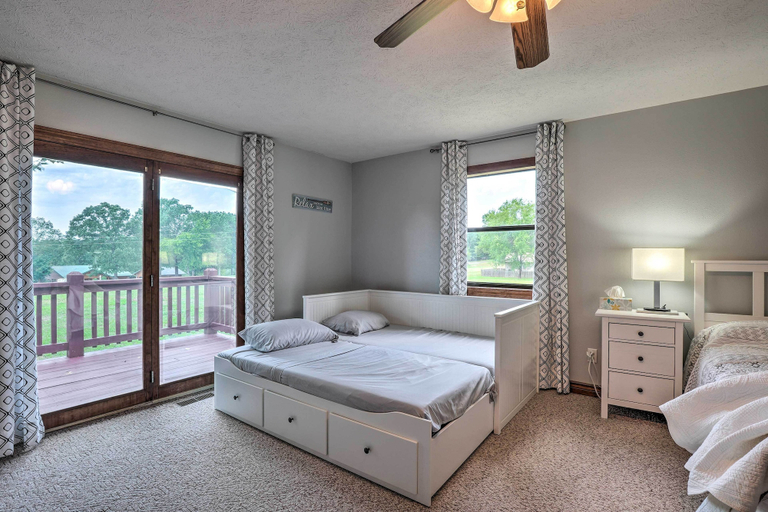 Bedroom 3, Table Rock Lake Getaway w/ Fire Pit, Deck & Grill!, Barry