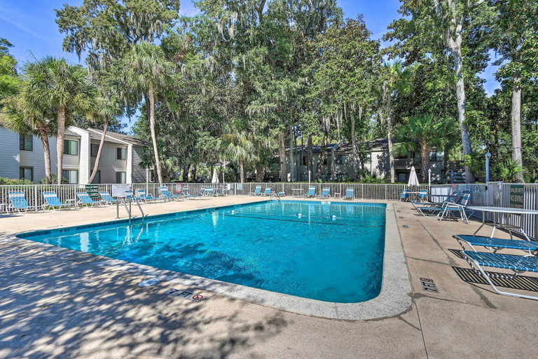 Sport & Beauty 1, Walk to Coligny Beach: Tropical Hilton Head Condo, Beaufort