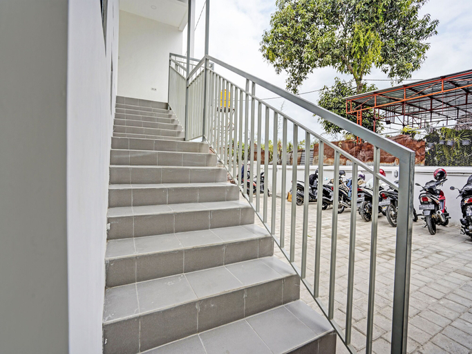 Others 5, Hotel O Nawangwulan, Blitar