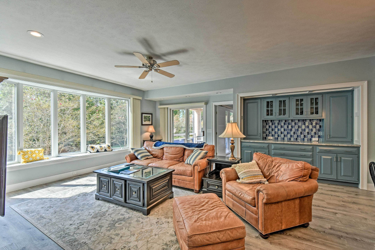 Others 1, Lake Keowee Condo w/ Balcony & Community Perks, Oconee