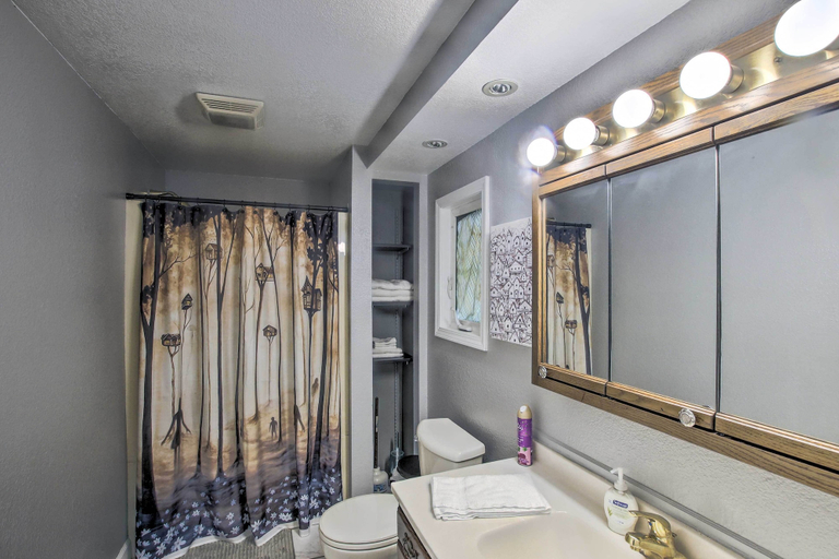 Bathroom 3, Spacious Sheboygan Home w/ Grill & Fire Pit!, Sheboygan