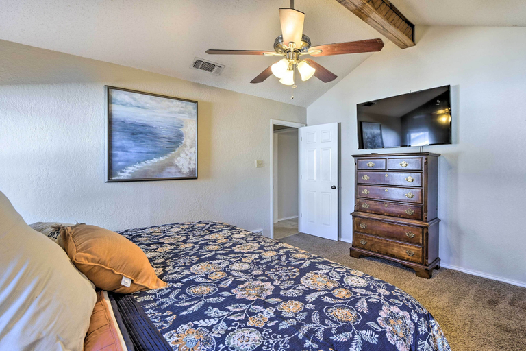 Bedroom 2, Granbury Home w/ Lake Granbury Access + Dock!, Hood