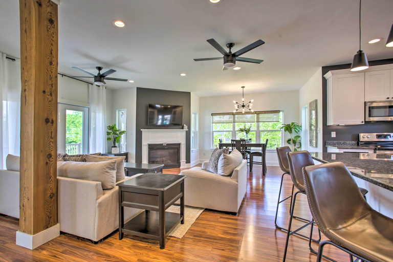 Others 1, Waveland Abode w/ Patio, Walk to Beach!, Hancock