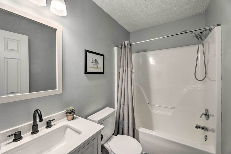 Bathroom 4, Classic Murfreesboro Home w/ Grill & Yard!, Rutherford