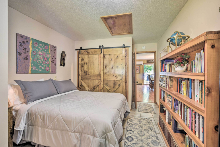 Bedroom 3, Hugo Home, Direct Lake Access & Private Dock!, Anoka