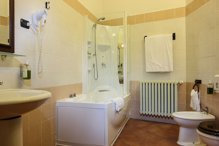 Bathroom 4, Grand Hotel Capodimonte, Napoli