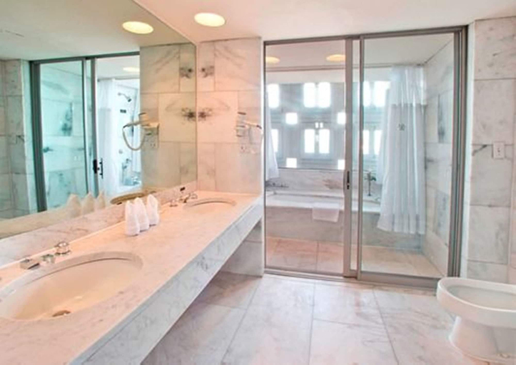 Bathroom 5, Hilton Addis Ababa, Addis Abeba