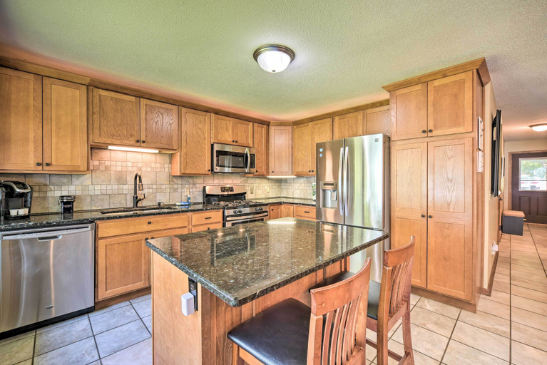 Others 5, Hugo Home, Direct Lake Access & Private Dock!, Anoka