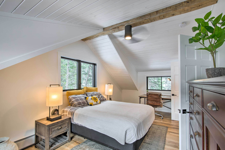 Bedroom 3, Modern Riverfront Home: 6 Mi to Big Sky Town!, Gallatin