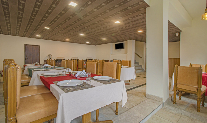 Food & Drinks 5, Treebo Raj Mall Road, Dehradun