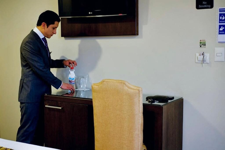 Others 5, Hotel Patrimonio, Cuenca