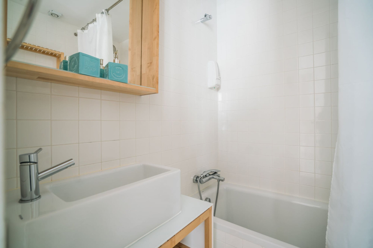 Bathroom 2, Principe Real Best Location, Lisbon