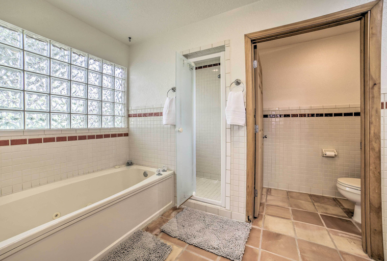 Bathroom 4, Welaka House w/ Private Dock on St Johns River, Putnam