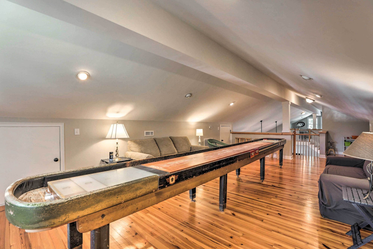 Food & Drinks, Lakefront Retreat w/ Game Room & Private Dock!, Berkeley