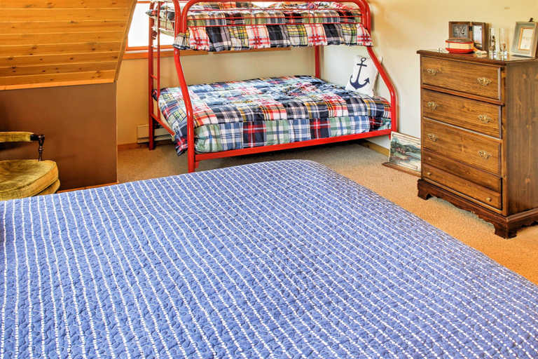 Bedroom 2, Spacious Pine Lake Home: Deck, Fire Pit + 3 Acres!, Crow Wing