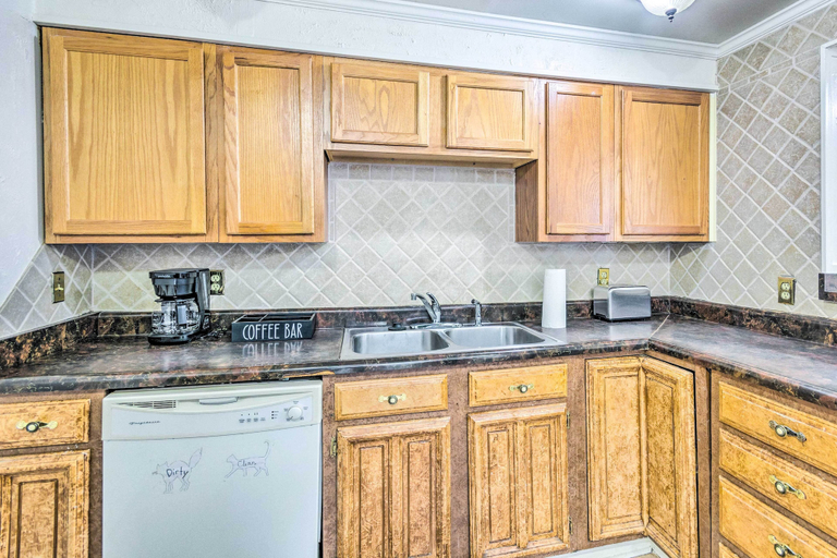 Others 5, Spacious Little Rock Home w/ Yard & Game Room, Pulaski