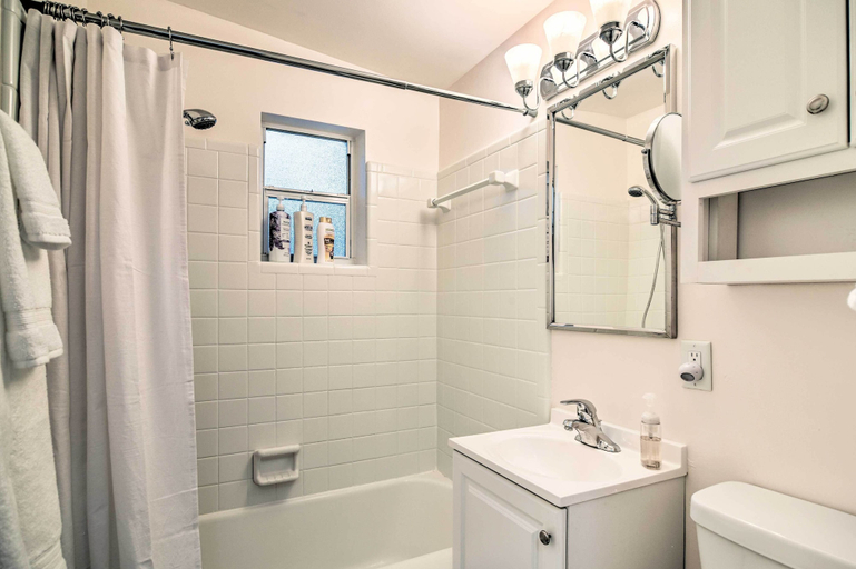 Bathroom 4, Updated Largo Home Near Beaches & Parks!, Pinellas