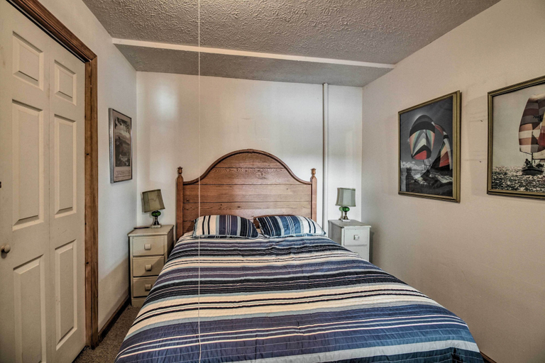 Bedroom 3, Smith Mountain Lake Retreat w/ Private Beach!, Bedford