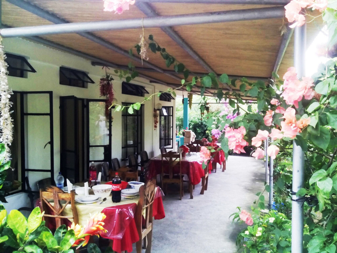 Food & Drinks 5, Chez Ronald Guest House
