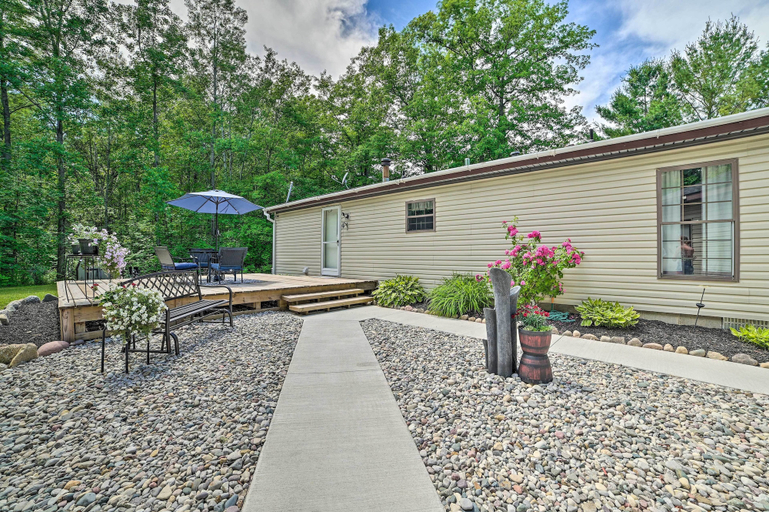 Exterior & Views 2, Cozy Hale Home Between Long & Loon Lakes!, Iosco
