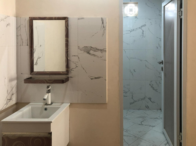 Bathroom 11