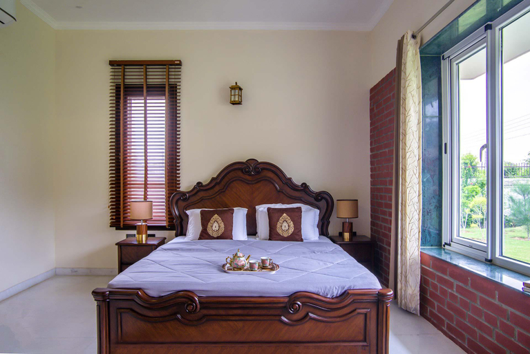 Bedroom 2, StayVista at Hillside Paradise, Gurgaon