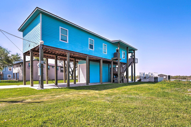 Exterior & Views 2, Waterfront Sargent House w/ Sparkling Pool!, Matagorda