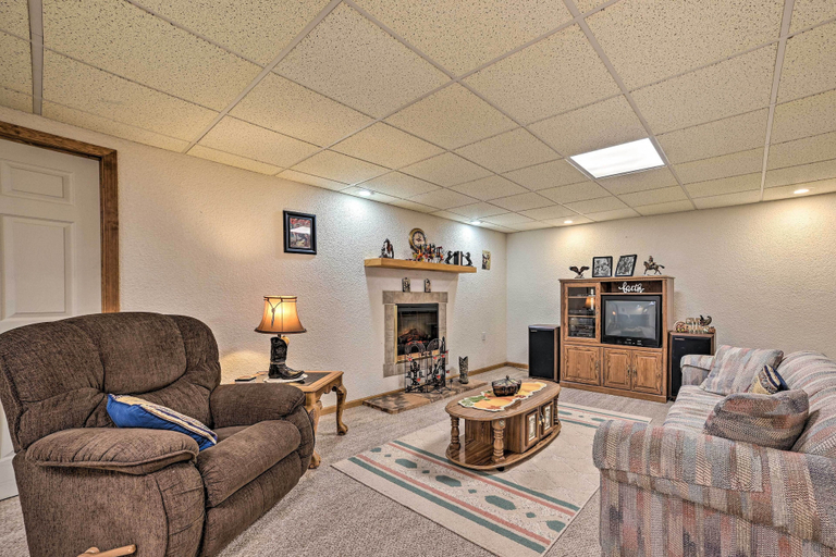 Others 4, Inviting Lake Vue Lodge Home w/ Fire Pit + Deck, Montmorency