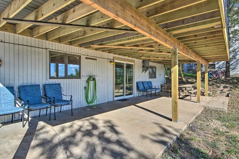 Exterior & Views 2, Table Rock Lake Hideaway w/ Deck: Bring Your Boat!, Barry