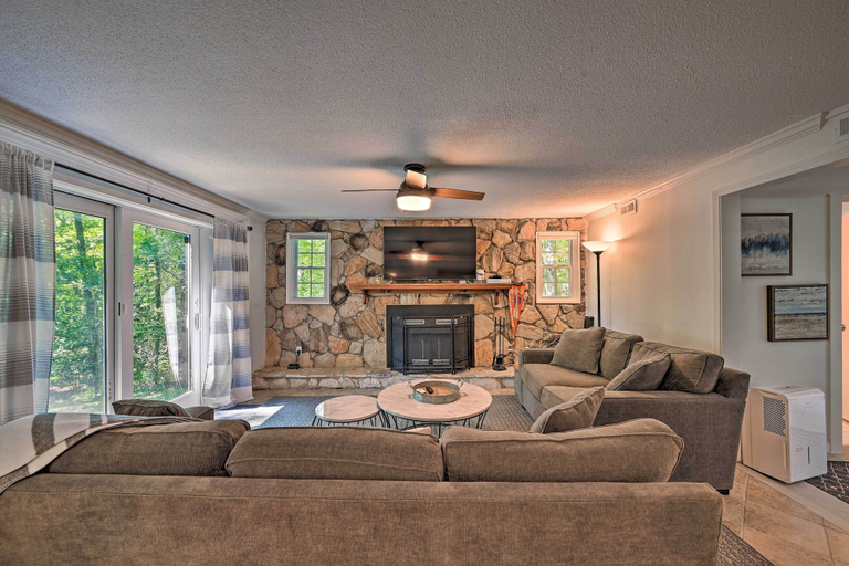 Others 5, Chic House w/ Private Dock on Lake Hartwell!, Anderson