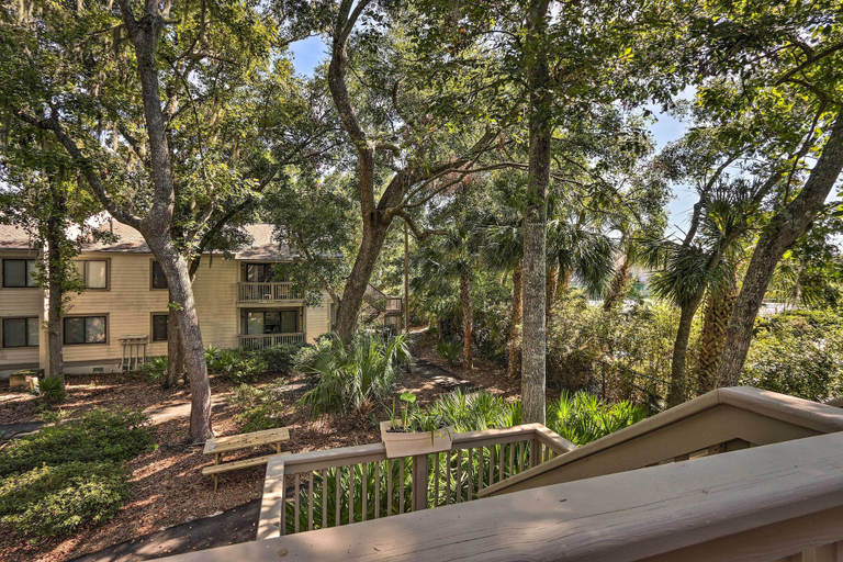Exterior & Views 2, Walk to Coligny Beach: Tropical Hilton Head Condo, Beaufort