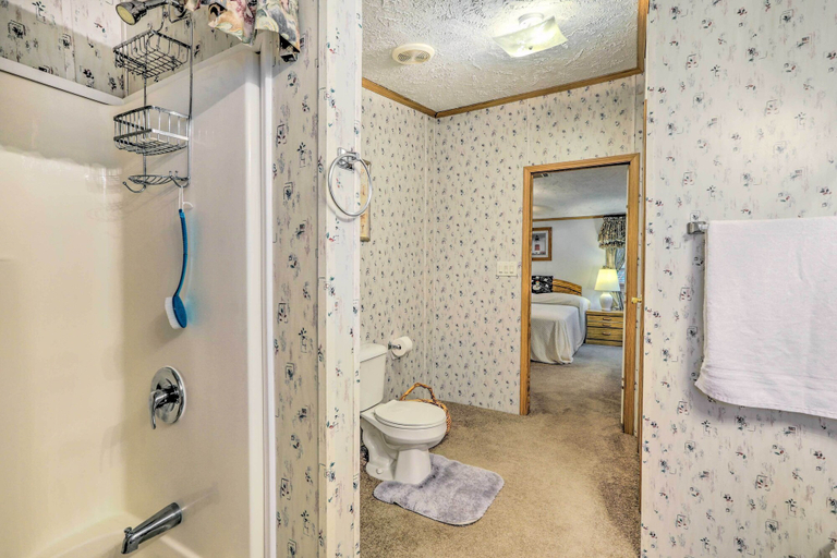 Bathroom 4, Bright Steinhatchee Home: Proximity to Ocean!, Taylor