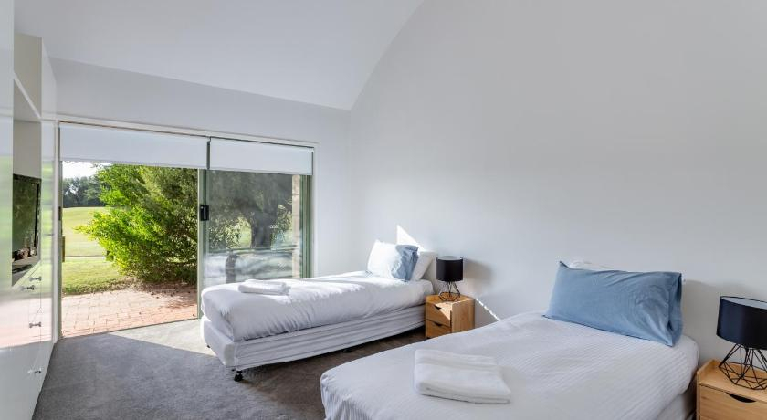 Cape Schanck Golf Getaway, Mornington P'sula - South