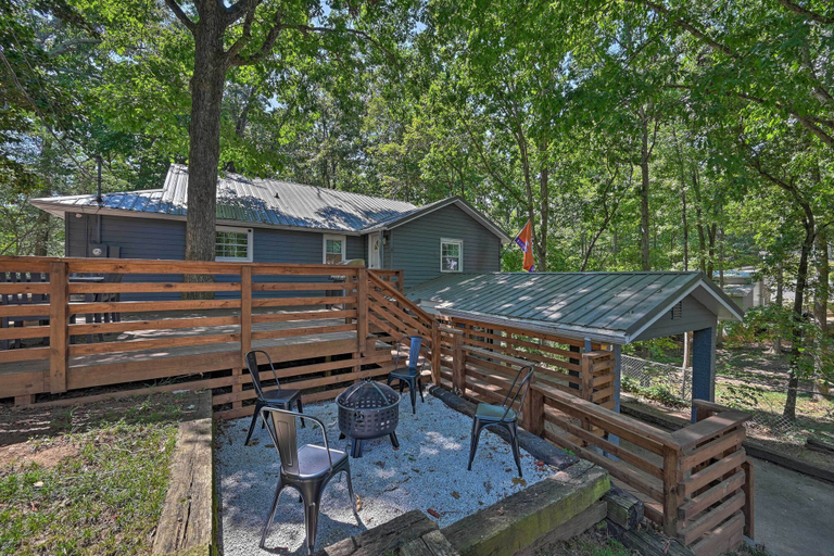 Others 1, Chic House w/ Private Dock on Lake Hartwell!, Anderson