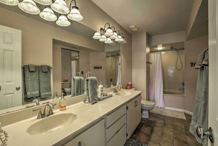Bathroom 4, St Pete Condo w/ Heated Pool - 3 Miles to Beach!, Pinellas